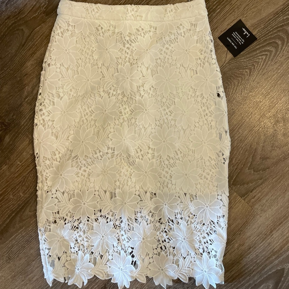 Lulu’s white lace pencil skirt NWT